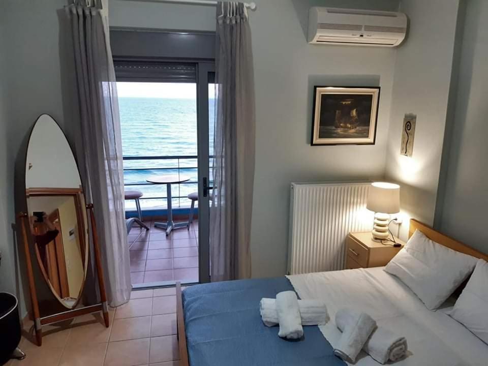 Whole Apartment In Loutsa With Amazing View المظهر الخارجي الصورة