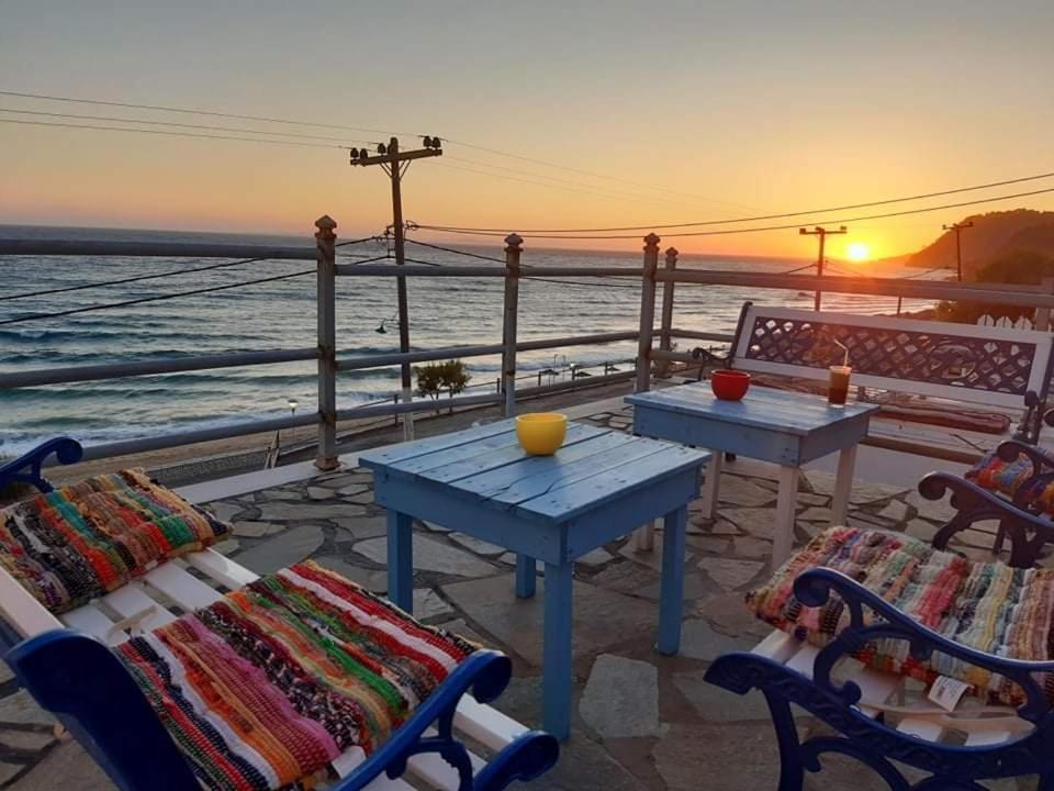 Whole Apartment In Loutsa With Amazing View المظهر الخارجي الصورة