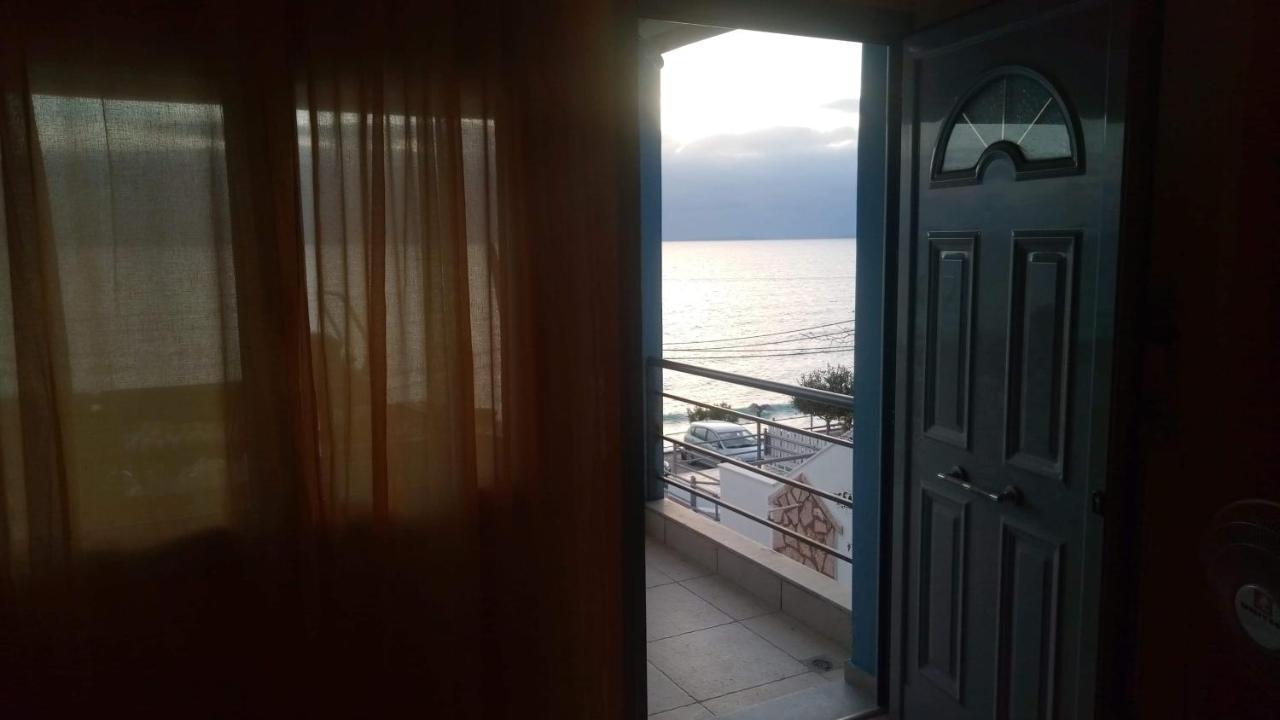 Whole Apartment In Loutsa With Amazing View المظهر الخارجي الصورة